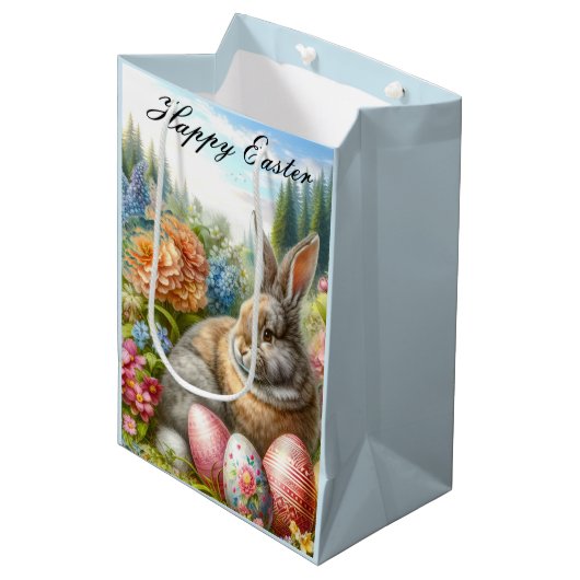 Konijn zittend in bloementuin Pasen cadeautas (Voorkant Gekanteld)