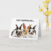 KONIJNEN DIE LANGSKOMEN OM JE EEN FIJNE VERJAARDAG KAART (Gele Bloem)