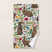 Konijnen en wilde bloemen bad handdoek (Handdoek)