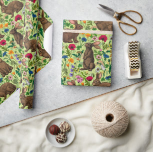 Konijnen en wilde bloemen op honingdauw groen cadeaupapier