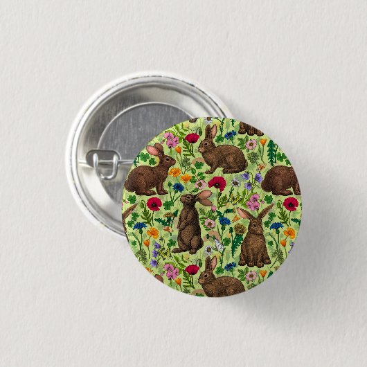Konijnen en wilde bloemen op honingdauw groen ronde button 3,2 cm (Voorkant /achterkant)