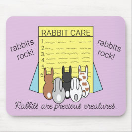 Konijnen lezen over konijnenverzorging: muismat
