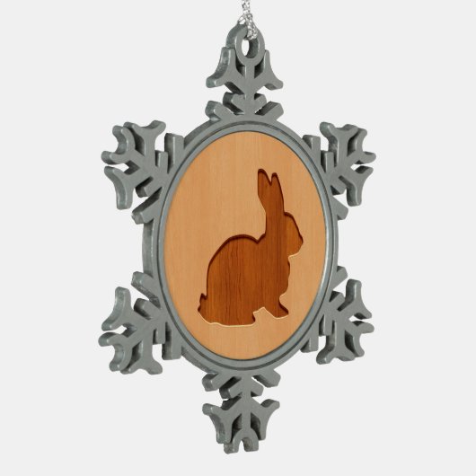 Konijnensilhouet gegraveerd op houten ontwerpen tin sneeuwvlok ornament (Links)