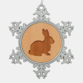 Konijnensilhouet gegraveerd op houten ontwerpen tin sneeuwvlok ornament (Voorkant)