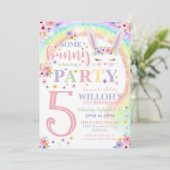 Konijnenuitnodiging Regenboogkonijn Nodig wat Koni Kaart (Staand voorkant)