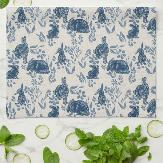 Konijntjes in mijn bloemen - Toile de Jouy Towel Theedoek (Gevouwen)