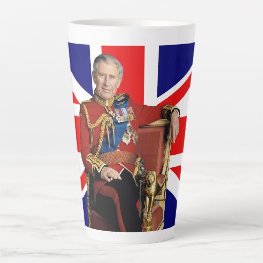 Koning Charles III met Britse vlag Latte Mok (Voorkant)
