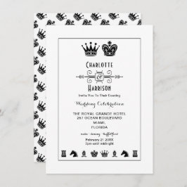 Koning en koningin op het schaakbord spelen tijden kaart