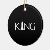 koning met schaakkoningstuk keramisch ornament (Links)