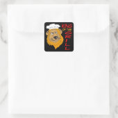 Koning van de grill, Leeuw Chef, Grappige Zwarte Vierkante Sticker (Tas)