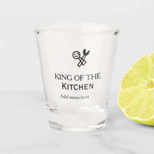 Koning van de keuken chef koken voeg naam kroon to shot glas