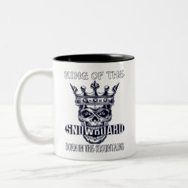 Koning van het snowboard geboren in de bergen tweekleurige koffiemok