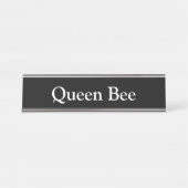 Koningin Bee, Bureau Naambordje (Voorkant)
