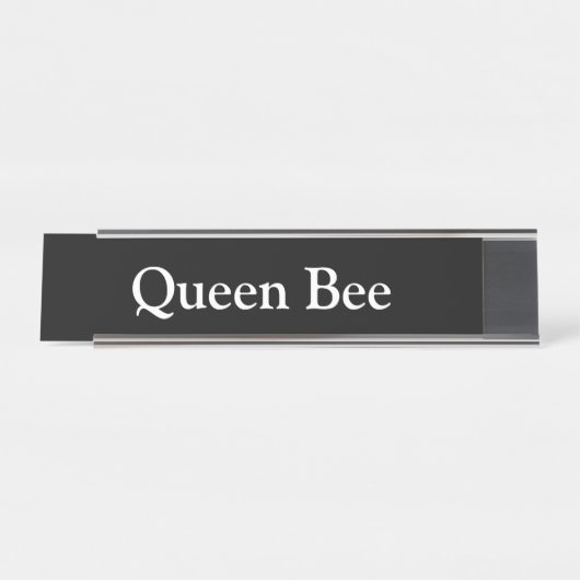 Koningin Bee, Bureau Naambordje (Voorkant)