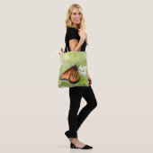Koningin Butterfly Sunning on Milkweed Tote Bag (Op model)