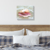 Koningin Conch op het strand Canvas Afdruk (Insitu (Slaapkamer))
