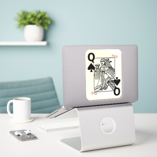 Koningin der Spades Thunder_Cove Sticker (Laptop op bureau)