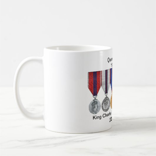 Koningin Elizabeth II en koning Charles III Mok (Links)