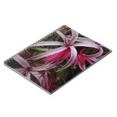 Koningin Emma's Paarse Crinum Lily Notitieboek (Linkerzijde)