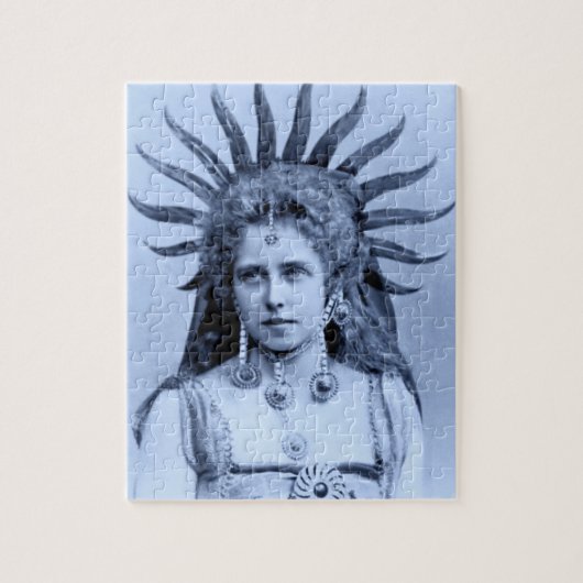 Koningin Marie van Roemenië als de koningin van de Legpuzzel (Verticaal)