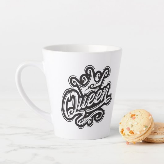 Koningin met kroon, Typografie Design Latte Mok (In situ)