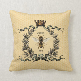 koningin met kroonkroon en schaap kussen