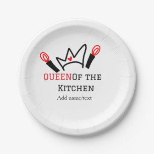 Koningin van de keuken chef koken voeg naam kroon papieren bordje