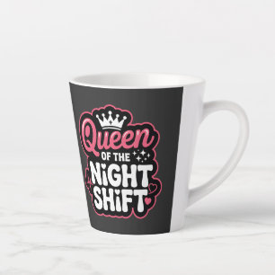 Koningin van de Nachtploeg Grappige Roze Verpleegs Latte Mok