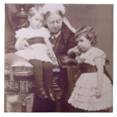 Koningin Victoria (1819-1901) met haar kleinkinder Tegeltje (Voorkant)