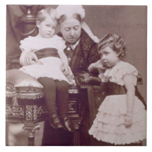 Koningin Victoria (1819-1901) met haar kleinkinder Tegeltje