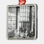 Koningin Victoria en Prins Albert met hun Metalen Ornament (Links)