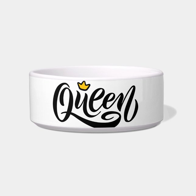 koningin voerbakje (A stylish pet bowl with the word "Queen" elegantly scripted in black!)