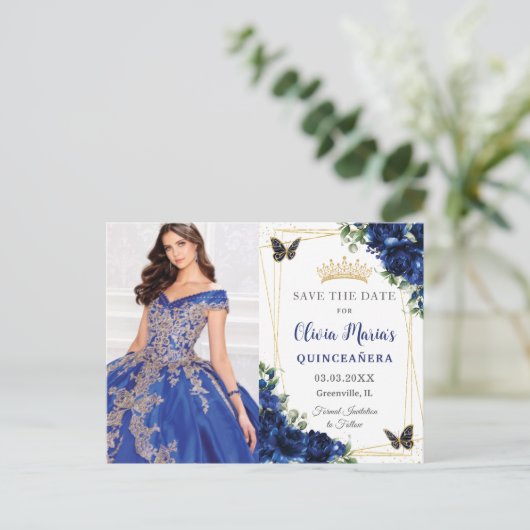 Koninklijk Blauwe Bloemige Quinceañera Vlinders Af Aankondigingskaart (Staand voorkant)