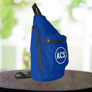 Koninklijk blauwe en witte schoolkleuren en letter sling bag