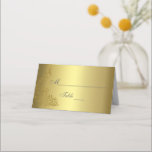 Koninklijk Gouden Abstract Pauwen Huwelijk Plaatskaartje<br><div class="desc">Zeer elegant ontwerp met gouden achtergrond en abstract goud glinsterende pauwen voor een speciale bruiloft. Het zal een unieke touch geven aan je bruiloftstijl. Wees anders! Personaliseer met je eigen informatie. Als je de tekst moet verplaatsen of de grootte, het lettertype of de kleur moet wijzigen, klik dan op het...</div>