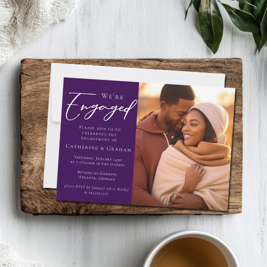 Koninklijk Paars Koppel Foto Verloving Aankondiging
