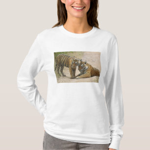 Koninklijke Bengaalse Tijger en jong - Aanraken vo T-shirt