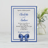 Koninklijke blauwe zilverboegelegante luxebruiloft kaart (Staand voorkant)