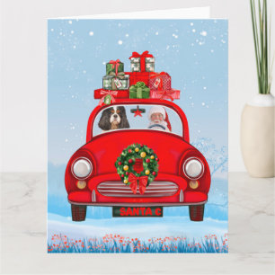 Koninklijke Cavalier Hond in Auto met Kerstman Kaart