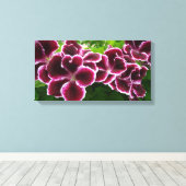 Koninklijke Geranium Bloemen Elegante Maroon Bloem Canvas Afdruk (Insitu (Houten vloer))