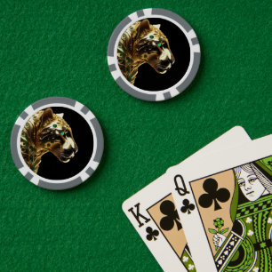 Koninklijke Gratie: De Gouden Jaguar Versierd met Poker Chips