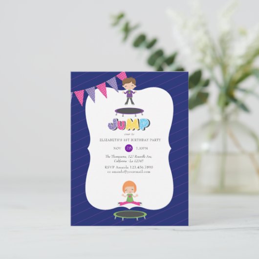 Koninklijke Paarse en Blauwe Trampoline Birthday P Briefkaart (Staand voorkant)