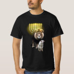 Koninkrijk der Lamb T-shirt<br><div class="desc">Menorah die het Licht van de Wereld schetst op de Koning Lion en de Humble Lamb</div>