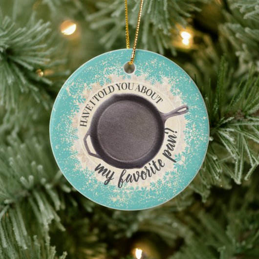 Kookkerst in de pan-skillet van gietijzer keramisch ornament (Boom)