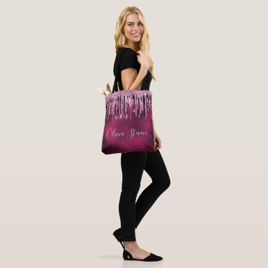 Kookroze zwarte druppels glittermonogram tote bag (Op model)