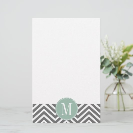 Kool en mint Groene Chevrons Aangepast monogram Briefpapier (Staand voorkant)