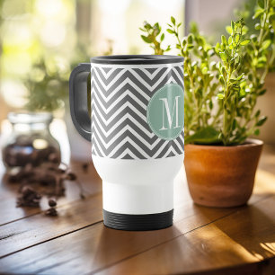 Kool en mint Groene Chevrons Aangepast monogram Reisbeker