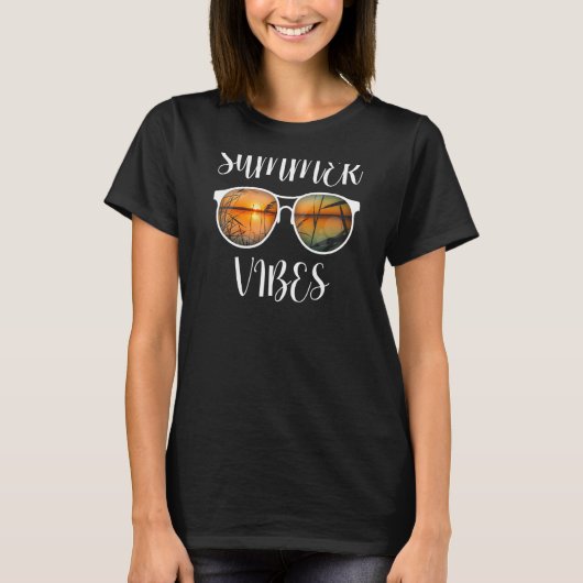 Kool Retro Summer Vibes Sunbril Vacking Beach T-shirt (Voorkant)