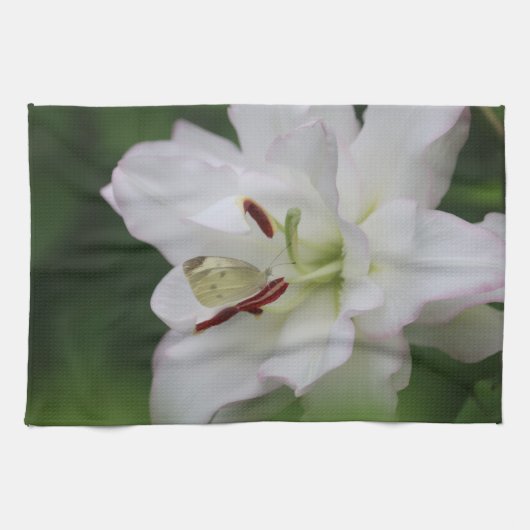 Kool Witte Vlinder op Lily Flower Foto Theedoek (Horizontaal)