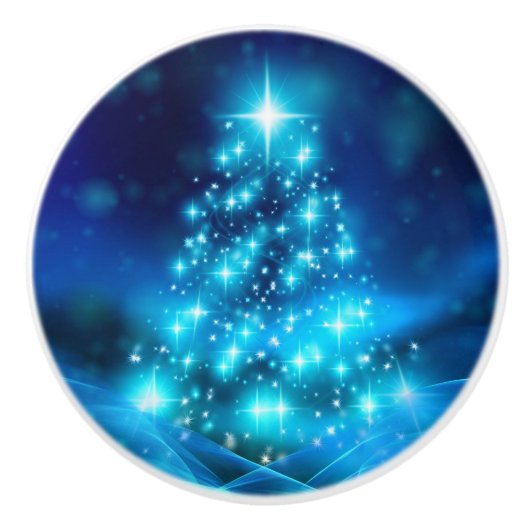 Koolblauwe kerstboom met mousserende lichten keramische knop (Voorkant)